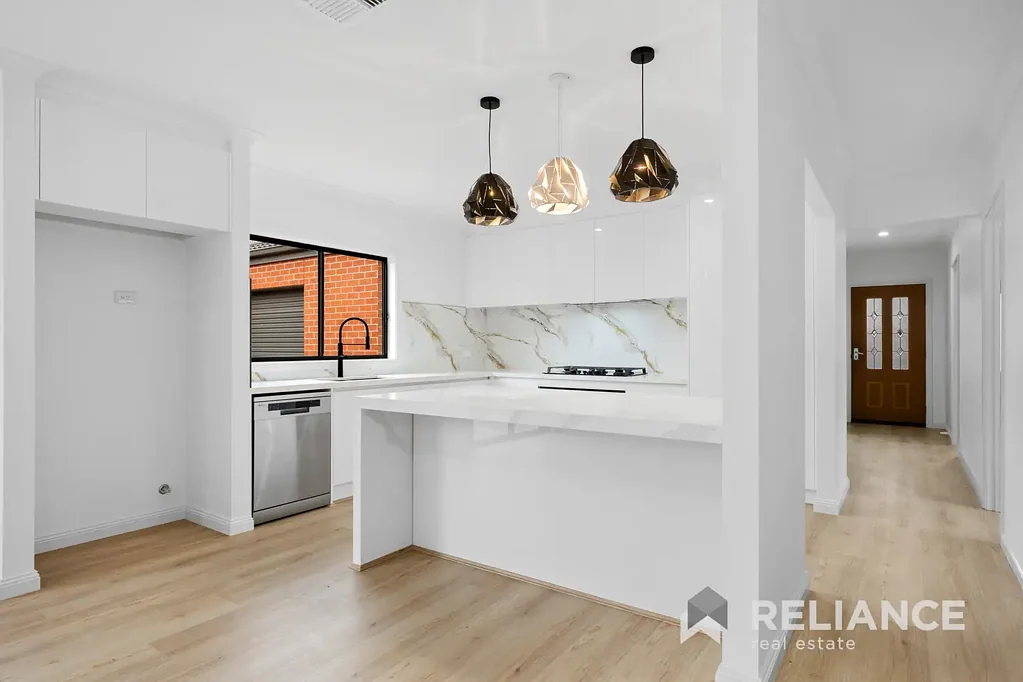 Manor Lakes 4 Bedroom Brand-New Luxury Feel on a Premium 512m² Block!