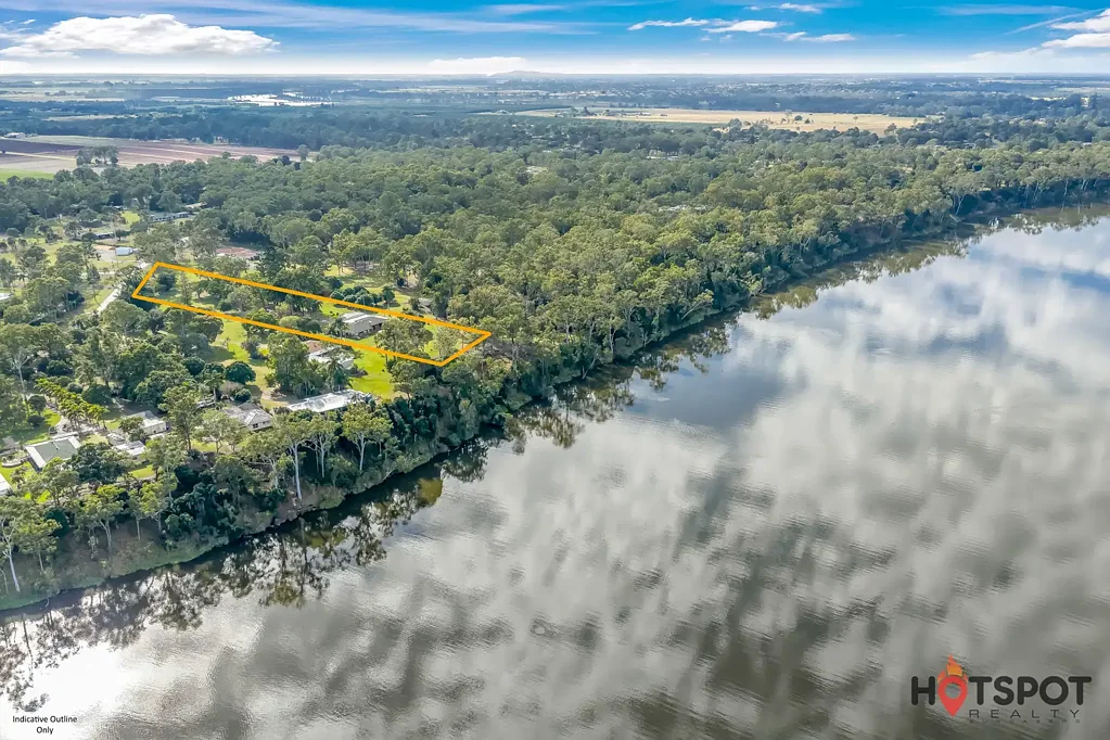 Sharon 5 Bedroom Exceptional Riverfront Acreage with Indoor Pool & Timeless Character - flood free