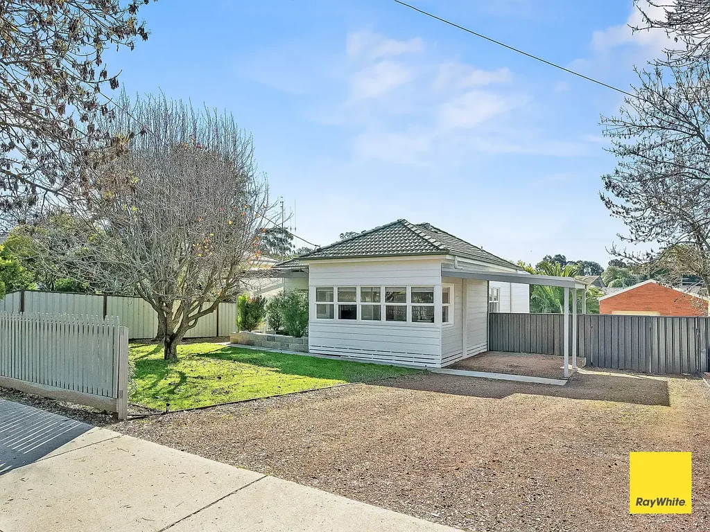 Strathdale 3Moenga Updated Home with Side Access in a Prime Strathdale Location