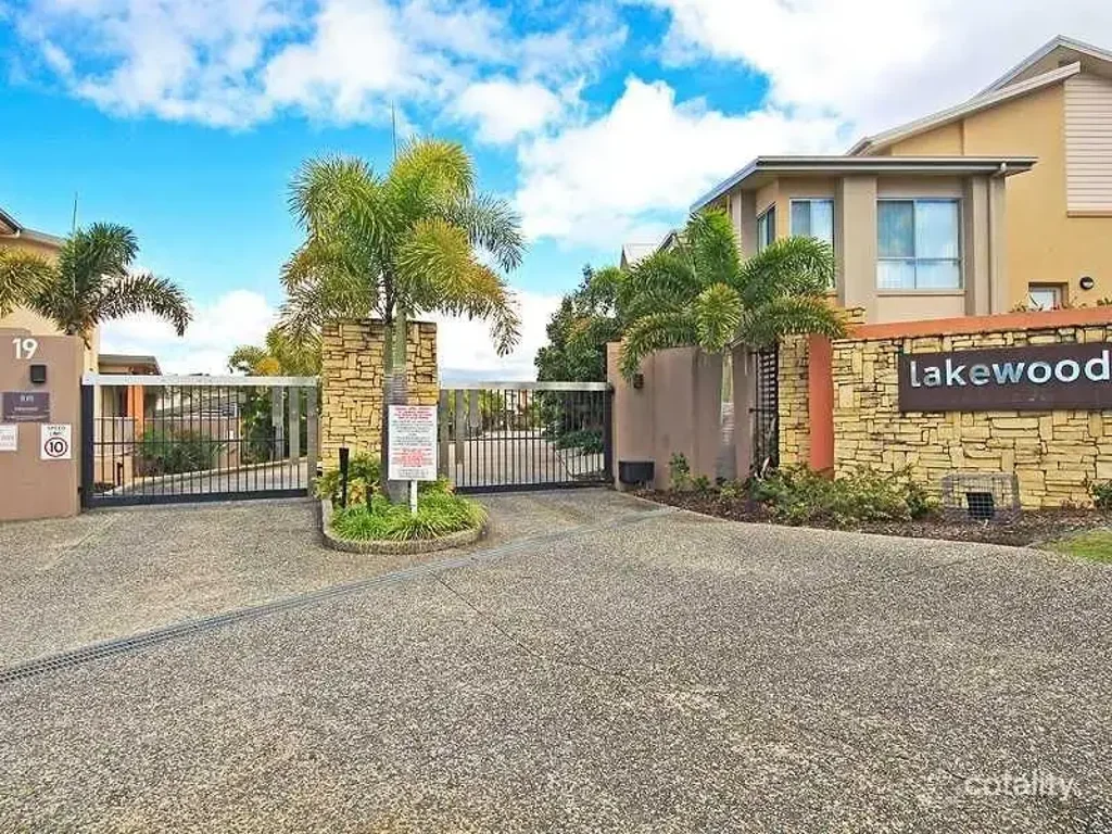 Modern Apartment in the Highly Sought-After Lakewood Reserve