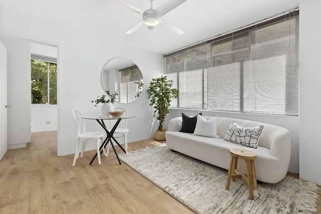Bright, Well-Located Apartment at the Elizabeth Bay ‘Loop’
