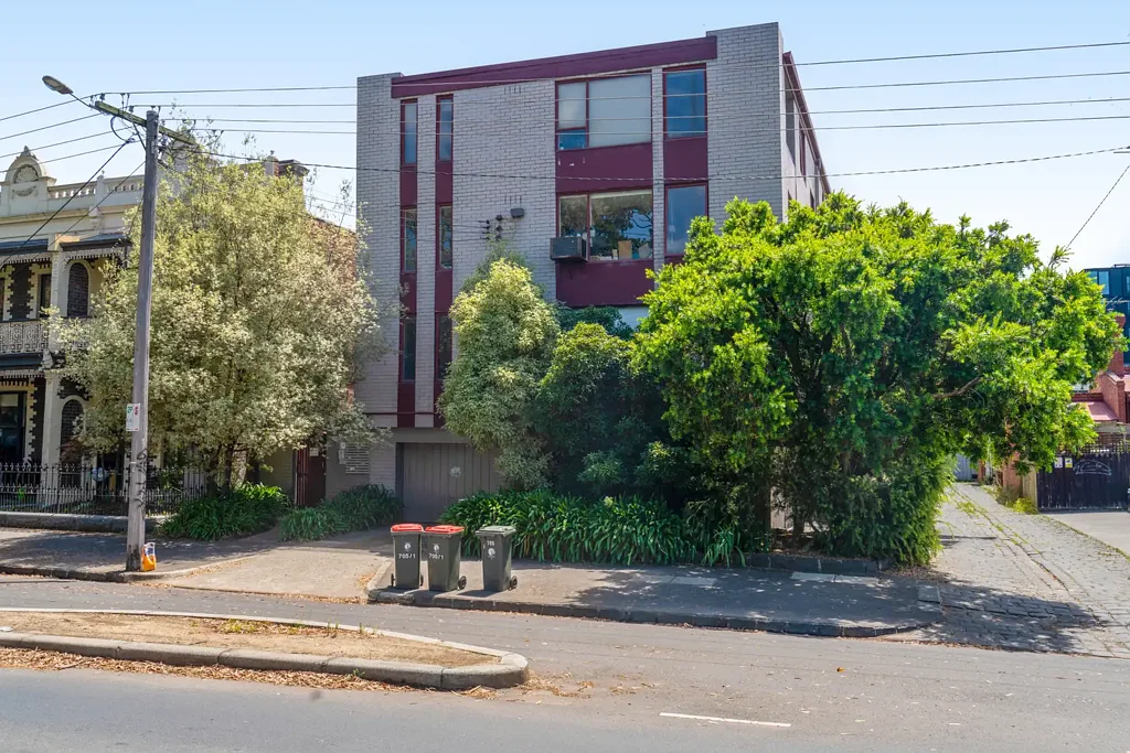 Top Floor Apartment in Prime Parkville Fringe Location