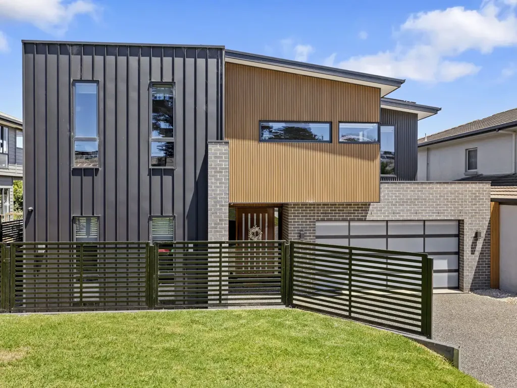 San Remo 5 Bedroom Sea change perfection