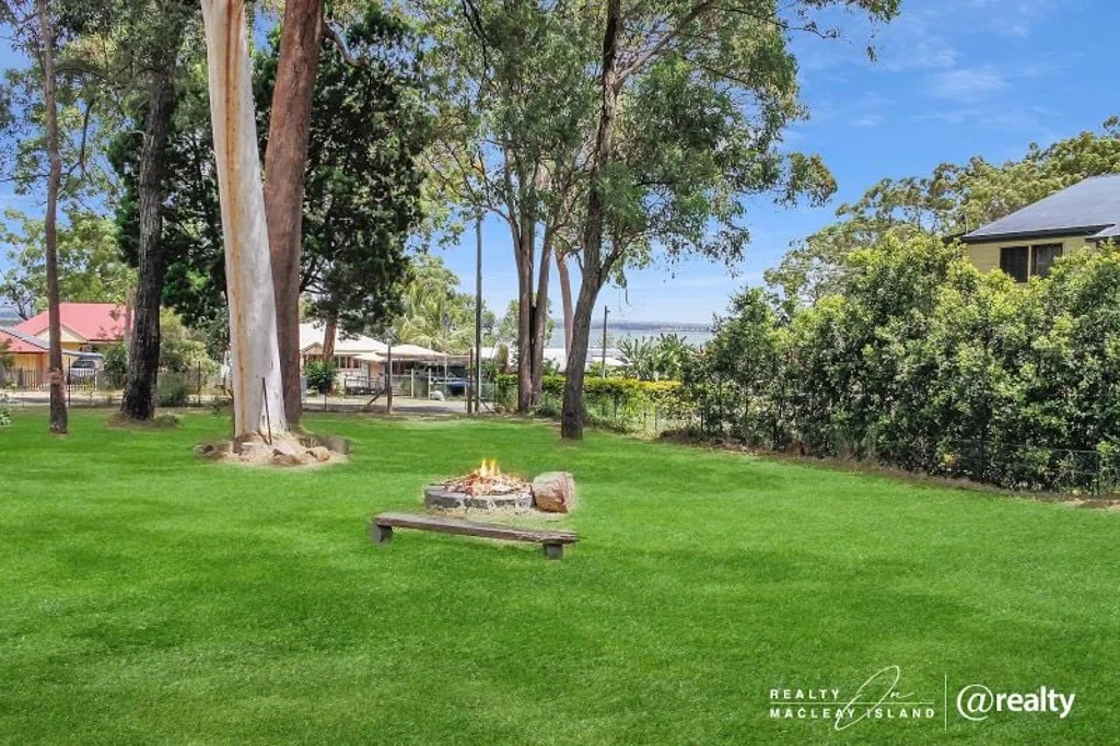 26 Coast Road, Macleay Island, QLD 4184