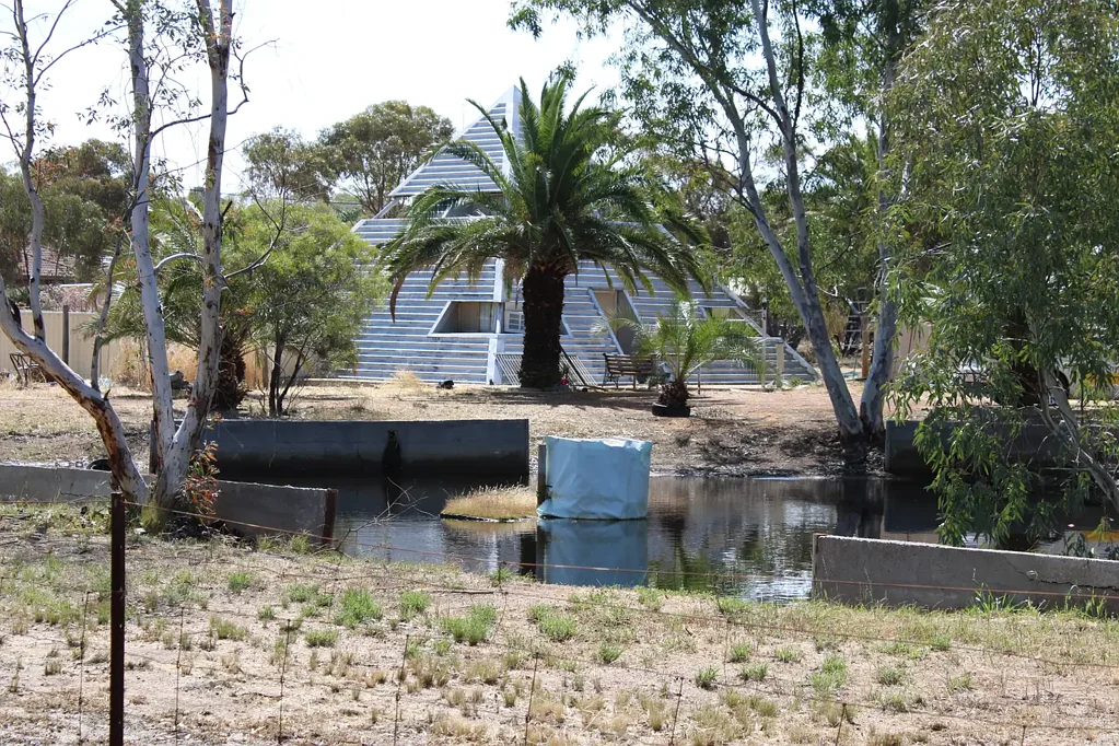 Bruce Rock 2房  Pyramid house with acreage and dam