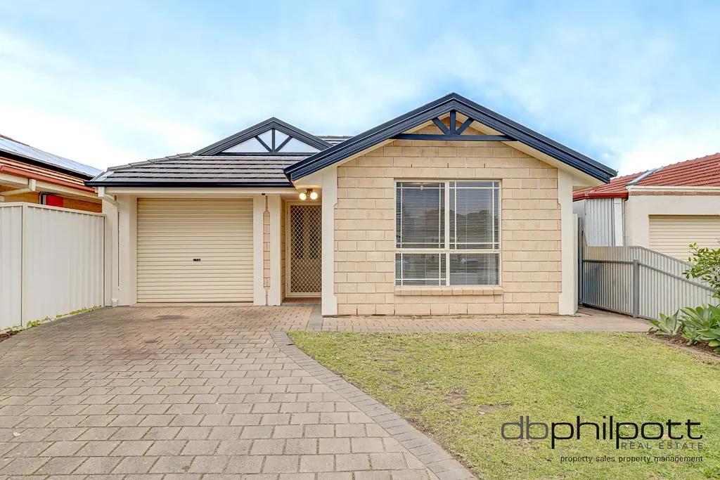 Well-Positioned 3 Bedroom Courtyard Home!