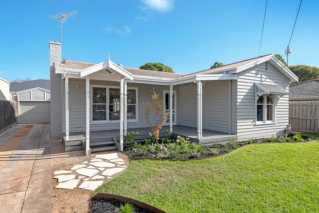 Modern Renovated Home with Gardener Included in Herne Hill