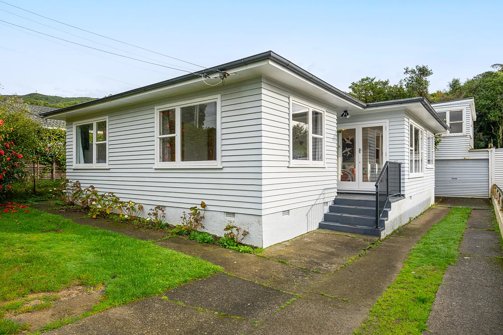 Johnsonville 4Zimmer Four Bedroom, Two Bathroom Home in Johnsonville!
