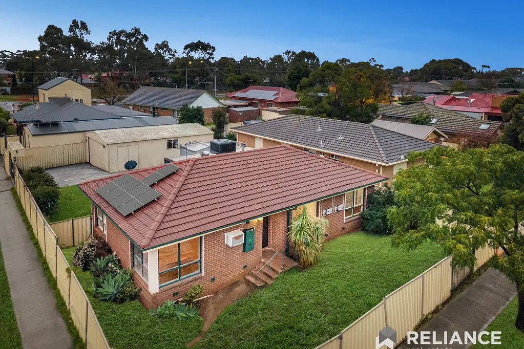Wyndham Vale 3部屋 Timeless Elegance Meets Boundless Potential on an Expansive Prime Allotment!