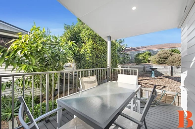 Green Point 2બેડરૂમ Best Value in this Neighbourhood at Broadlands - Great rear garden and outdoor space - Excellent Presentation