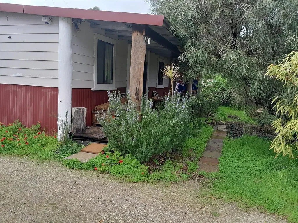 Greenfields 5房  HOME FOR SALE 4/5/6 beds   2 bath  11 cars  890m2