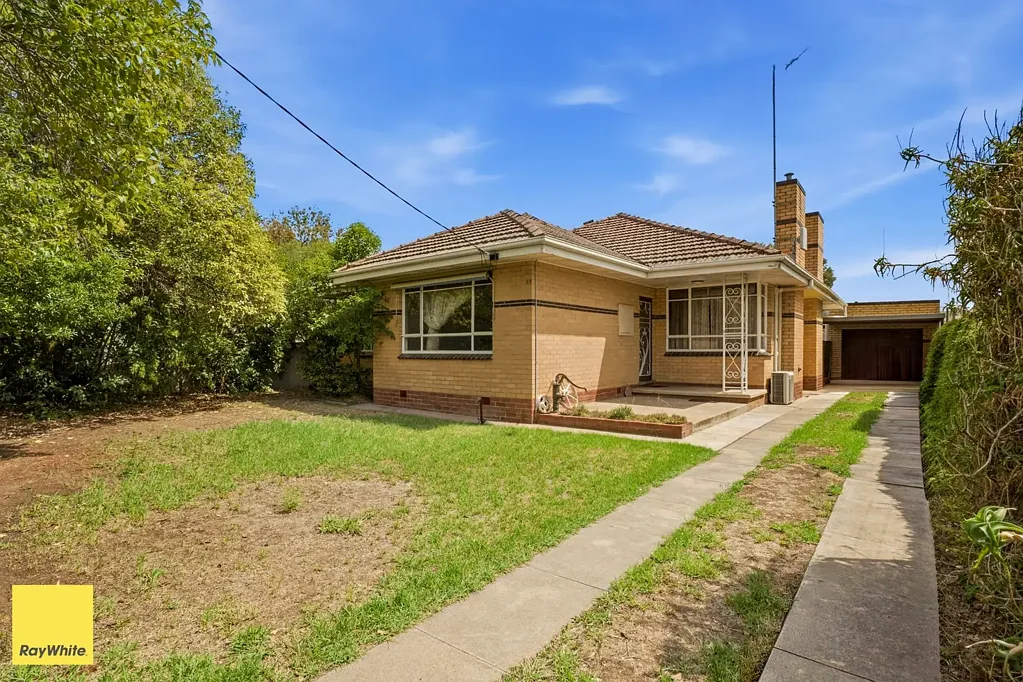 Tatura 3ห้องนอน Opportunity Awaits: 3-Bedroom Home with Rear Access