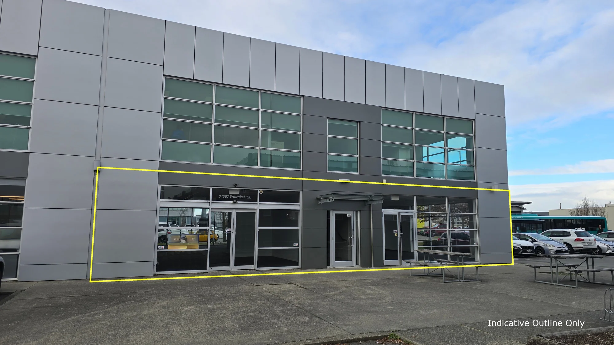 Burnside Large Modern Office Near the Airport
