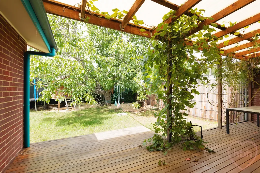 Downer 3ਬੈੱਡਰੂਮ Excellent entry level opportunity - extended with room to move!