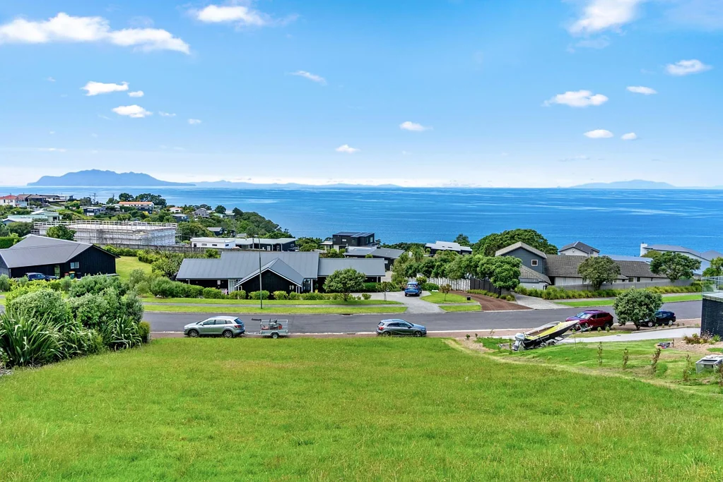 Leigh Coastal Dream with Island Views