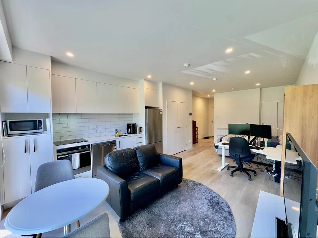 Northcote 1房  Modern, Ground-Floor, North Facing Living