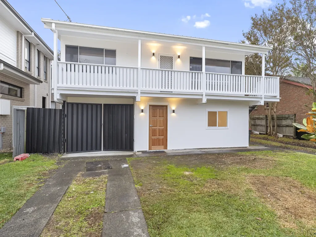 Multi Generational Home In Berkeley Vale