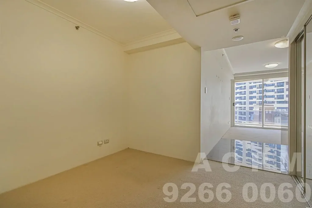 Timber flooring - SPACIOUS UNFURNISHED STUDIO IN SUMMIT APARTMENTS
Video Tour Link - https://youtu.be/dmrdI6PpOys