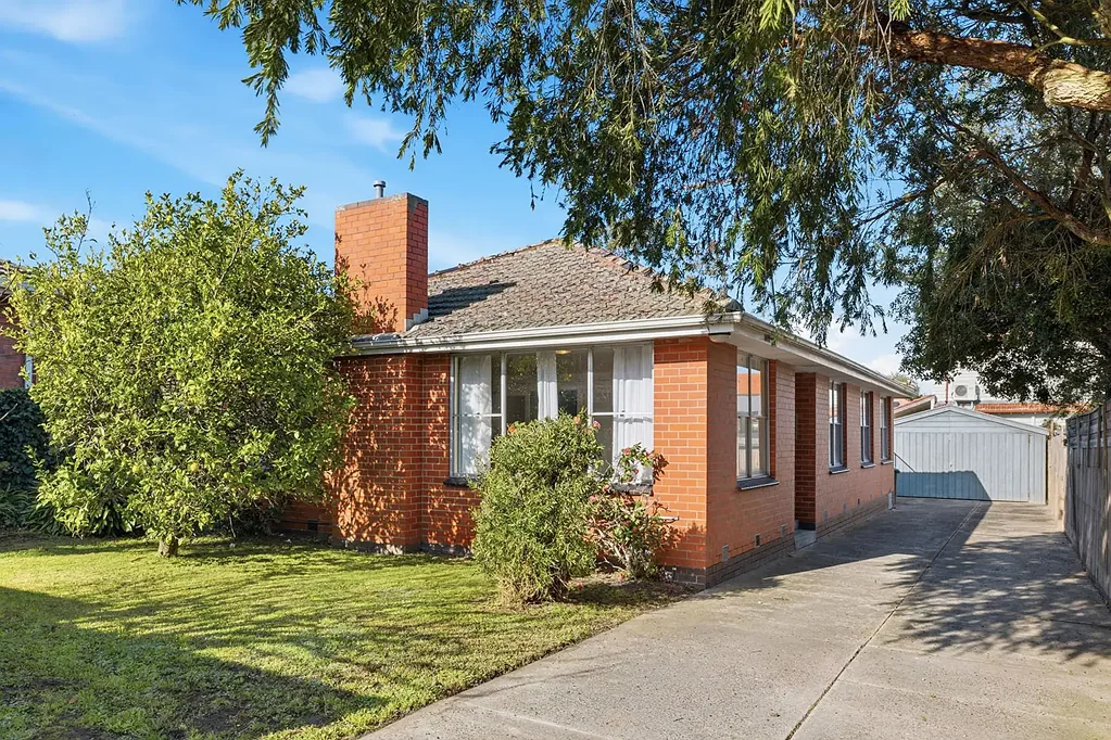 Spacious 4 Bedroom Home Close To All Amenities!