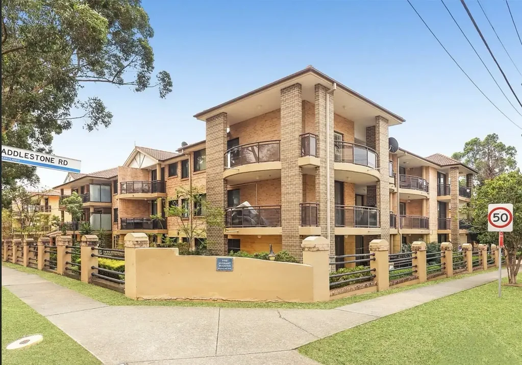 Freshly Renovated Full-Brick Three-Bedroom Apartment with Two Bathrooms & Double Secure Parking – Walk to Station and Shops