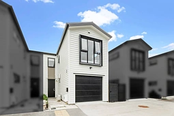 65 Whare Kauri Road, Papakura