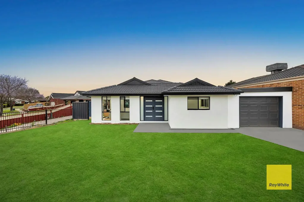 Hoppers Crossing 4બેડરૂમ Renovated, Spacious and Ready for Its Next Family