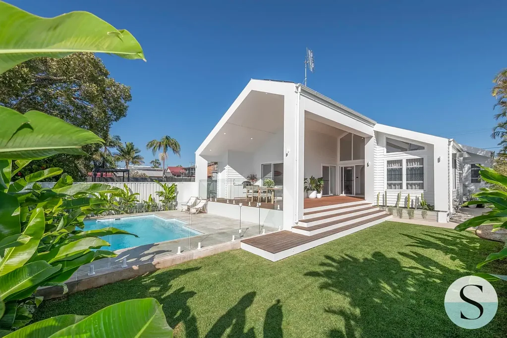 83 Caves Beach Road, Caves Beach, NSW 2281