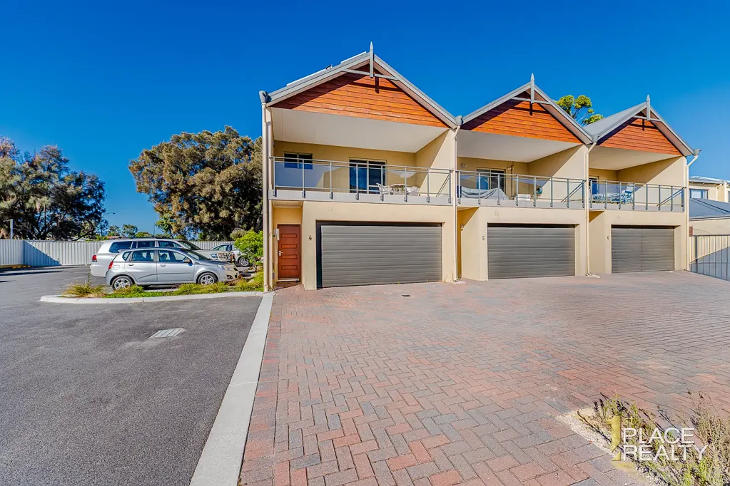 Mandurah 3房  Easy-living 2-storey, 3 bedroom, 2 bathroom townhouse in the heart of Mandurah.