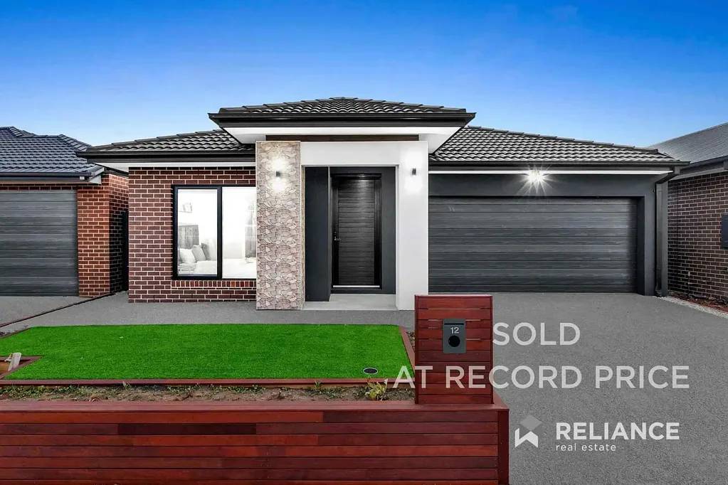 12 Heron Way, Melton South, VIC 3338
