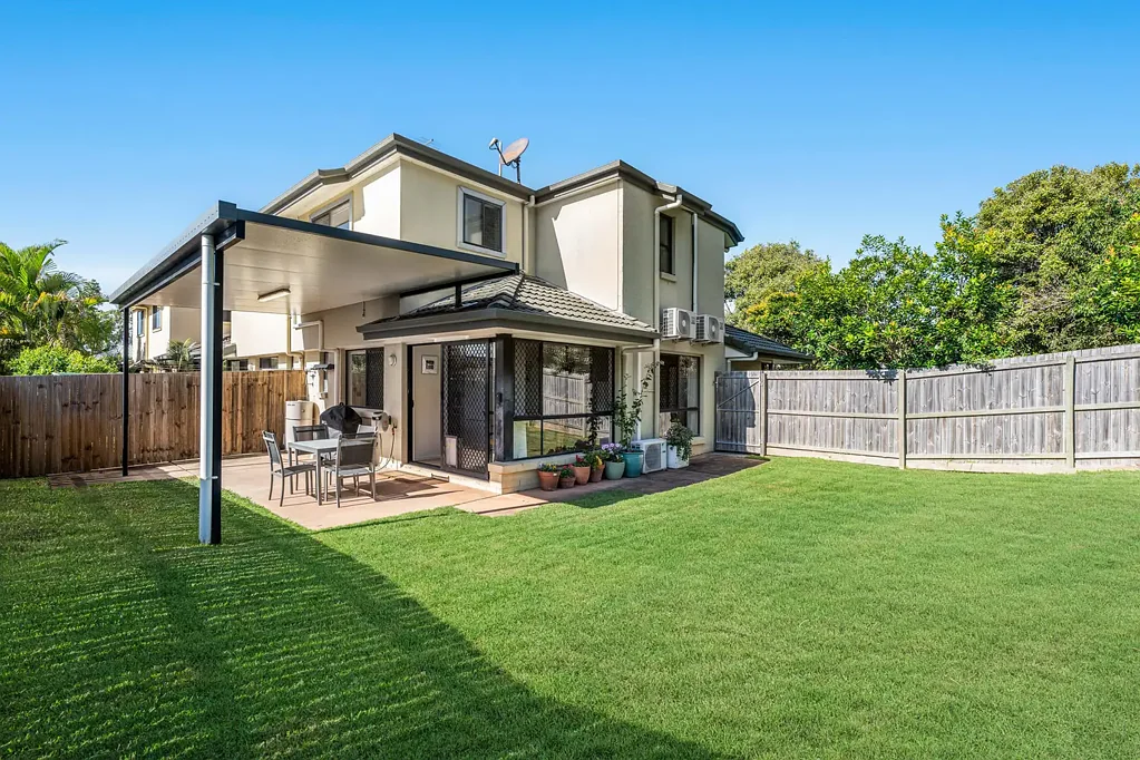 Tingalpa 3Habitaciones Spacious Townhouse with Large courtyard.