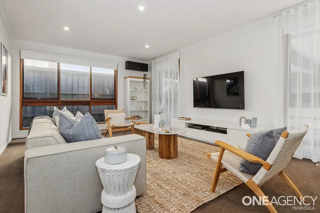 Rosebud 3 Bedroom Footsteps to the Foreshore