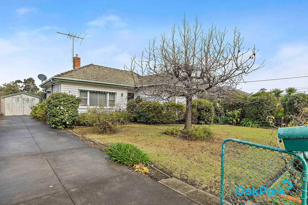 15 Bayview Road, Glenroy, VIC 3046
