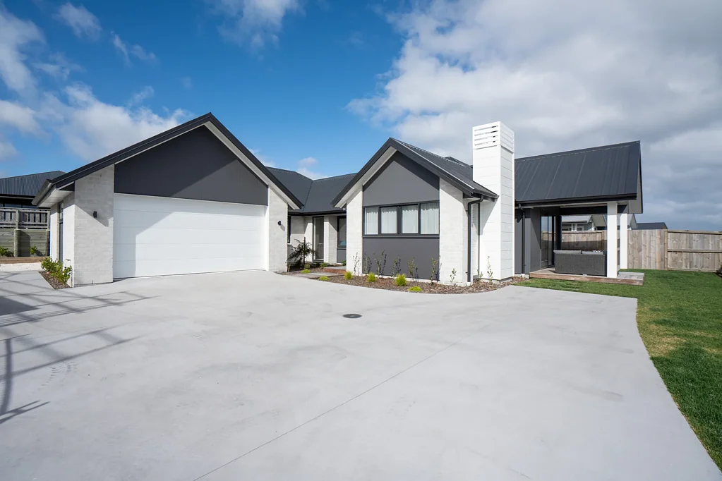 Wharewaka 4房  Simply stunning GenX home