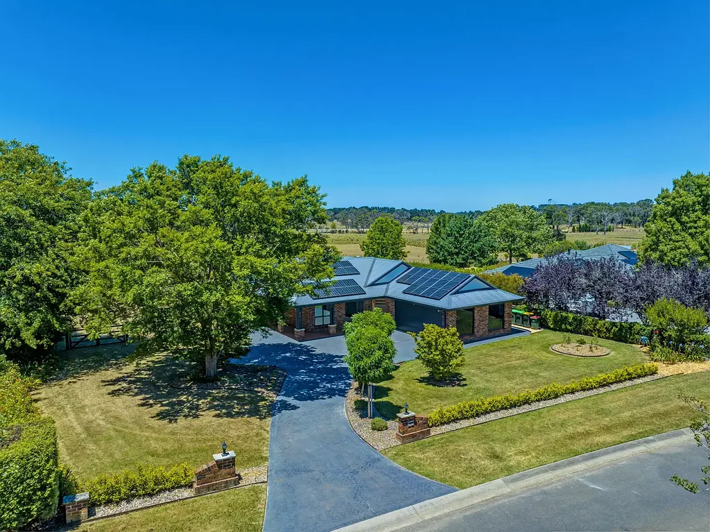 Moss Vale 4房  Contemporary Living on an Expansive 2,186sqm Block