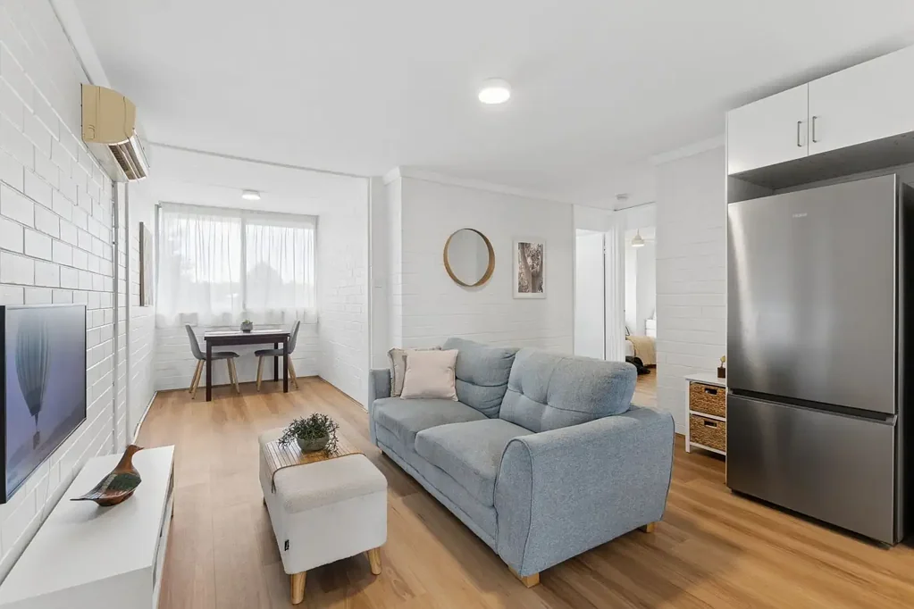Wembley 2Moenga Beautifully Renovated with Leafy Views & Lake Lifestyle