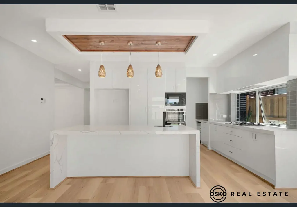 Deanside 4 Slaapkamer RENTAL RETURN $650–$680 PER WEEK | MUST BE SOLD – THE ULTIMATE FAMILY PARADISE WITH PREMIUM UPGRADES & EAST-FACING LIVING
