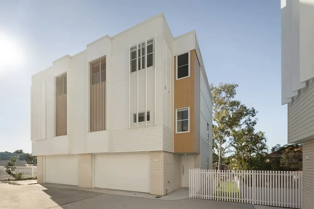 Brand New 3 Bed with Extra Multipurpose Room & Double Garage VIilla!Walking Distance to Margate Beach and Shopping Centre!