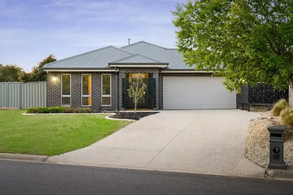 Spacious Family Home in the Sought-After Spring Park Estate