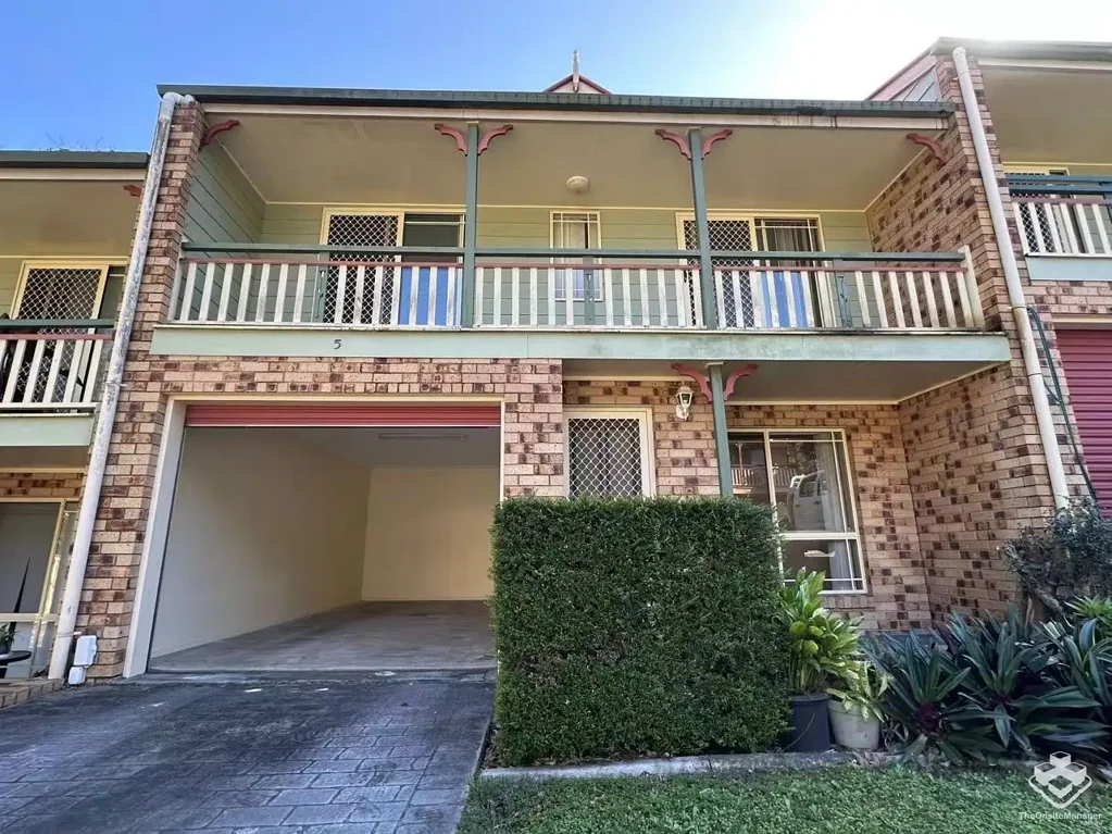 Beautiful 3 bedroom and 2 bathroom townhouse