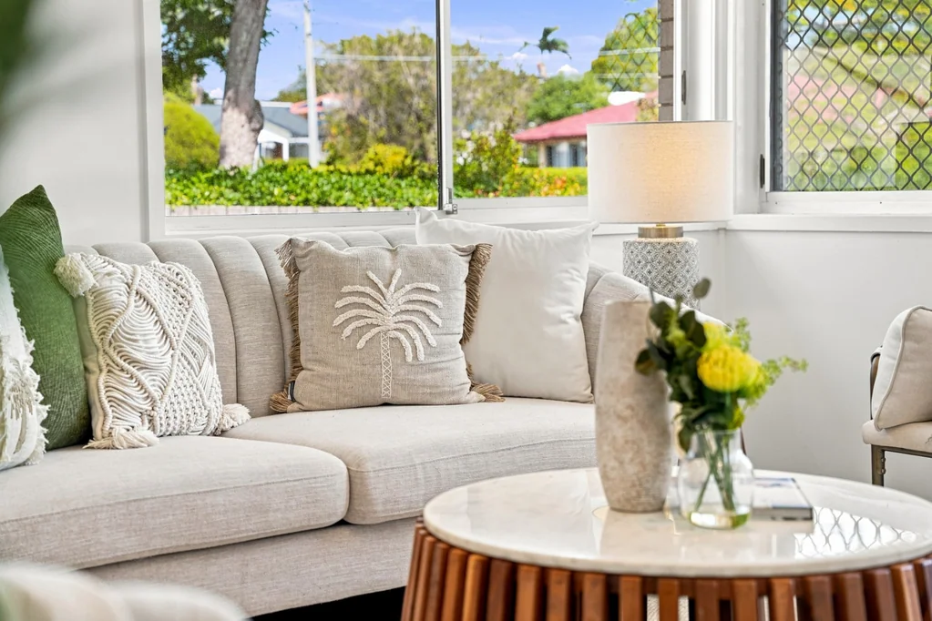 Redcliffe 3房 尽享海滨生活！Redcliffe市中心翻新住宅。 Savour the seaside lifestyle! Updated home in Redcliffe’s heart.