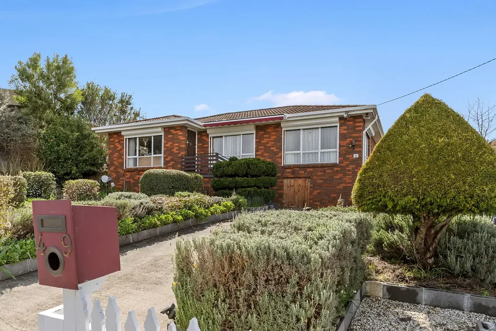 Deloraine 4ਬੈੱਡਰੂਮ Give me a home among the....Garden!