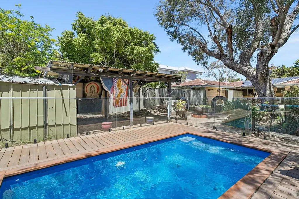 Karrinyup 3ਬੈੱਡਰੂਮ Solid home, superb location, sensational beginnings..