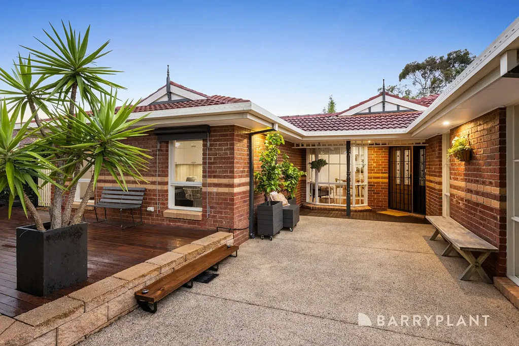 25 Applewood Drive, Knoxfield, VIC 3180