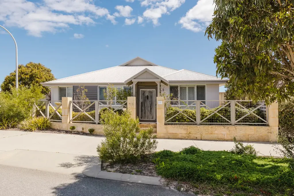 Yanchep 4ਬੈੱਡਰੂਮ Entertainer's Paradise with Poolside Luxury