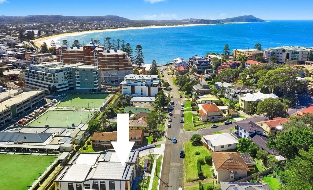Luxury low maintenance coastal home, meters to the beach