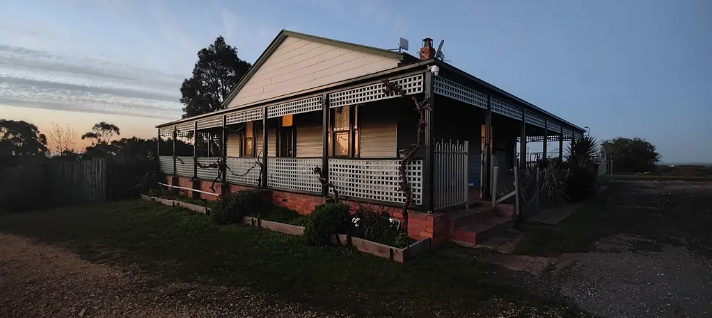 St Arnaud  Breathtaking 180° Country Views on 20 Acres
