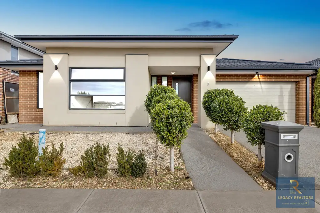 Tarneit 4 Bedroom North-East Facing Creekfront Family Home in Verdant Hill Estate, Tarneit