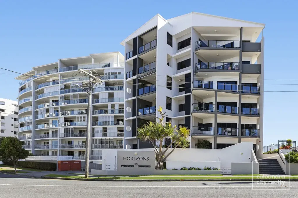 Caloundra 2कमरा Relaxed Coastal Living + Sparkling Ocean Views