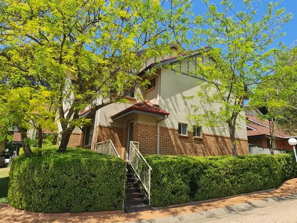 IMPRESSIVE 2 BEDRROMS TOWNHOUSE