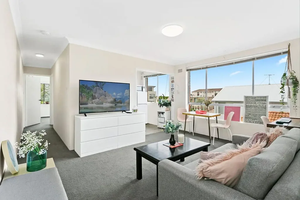 Top floor, north-facing two bedroom apartment with exceptional beachside living